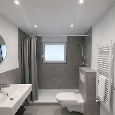 Modern Kastel בית נופש *